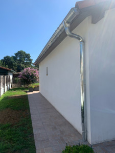 Photo de galerie - Remplacement d’une gouttière en alu par une gouttière en zinc 