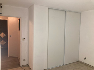 Photo de galerie - Création de placard avec retour placo et mise en peinture de la pièce mur et plafond 