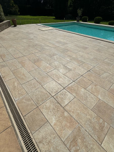 Photo de galerie - Nettoyage de terrasse extérieure avec nettoyeur haute pression