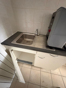 Photo de galerie - Remplacement et raccordement d’un évier de cuisine et de sa robinetterie.