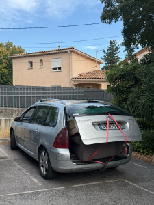 Photo de galerie - Véhicule personnel pour livrer un canapé convertible 