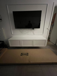 Photo de galerie - Fixer un meuble de télé au mur