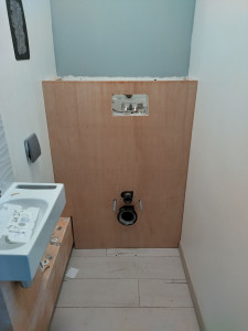 Photo de galerie - Mise en place WC suspendu avec coffrage 