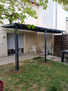 Photo de galerie - Pose d'une pergola aluminium. 