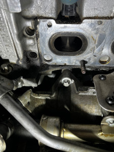 Photo de galerie - Goujon cassé dans la culasse. Extraction de celui ci