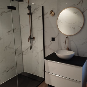 Photo de galerie - Création douche et remplacement meuble vasque 