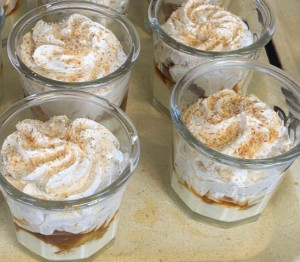 Photo de galerie - Tiramisu mousse citron vert ananas rôtie gingembre chantilly au spécule et coco râpée torréfié 