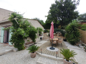 Photo de galerie - Ajout d'une terrasse et tout son aménagement gravillonné et bordures. Création d'un escalier d'accès