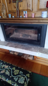 Photo de galerie - Nettoyage d'une cheminée très encrassée