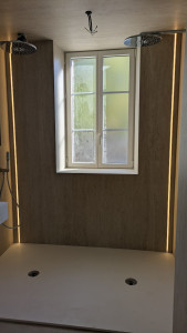 Photo de galerie - Installation bandeaux led salle de bain 