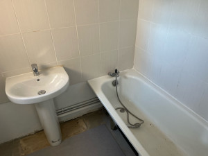 Photo de galerie - Pose de lavabo et baignoire 