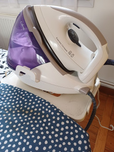 Photo de galerie - Repassage  soigné chemise polos pantalons robes ? tee-shirt  .......
sur cintres ou pliés 
petit  à  grand paniers