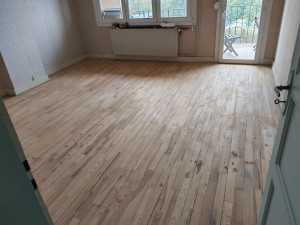 Photo de galerie - Ponsage parquet chambre 