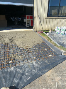 Photo de galerie - En cours de coulage de béton 