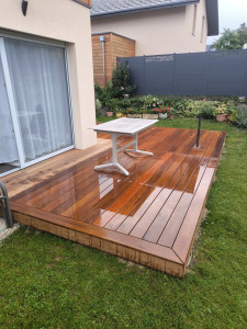 Photo de galerie - Création d'une terrasse en bois exotique. 