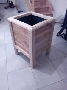 Photo de galerie - Création d'une jardinière (et de petits mobiliers sur mesure).