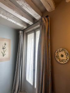 Photo de galerie - Rideaux, fixés