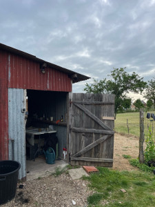 Photo de galerie - Fabrication de la porte de grange et assemblage ( AVANT )