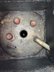 Photo de galerie - La découverte d’une fuite d’huile afin de la réparer. 