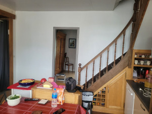 Photo de galerie - Mur et montée  d escalier refaits en crépi 
