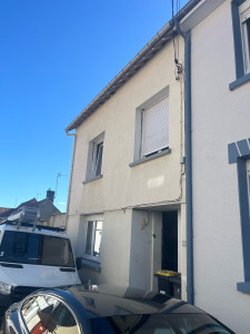 Photo de galerie - Façade avant peinture. 