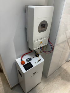 Photo de galerie - Onduleur solaire et batterie de stockage 