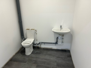 Photo de galerie - Création Wc Pmr avec alimentation et vidange