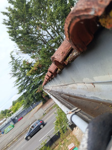 Photo de galerie - Nettoyage gouttière + descente 
