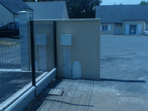 Photo de galerie - Clôture et encastrement  de coffret  et boîte au lettre 