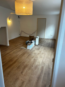 Photo de galerie - Pose parquet + plinthes