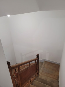 Photo de galerie - Cages d'escaliers rénover ratissage  peinture murs et plafond 