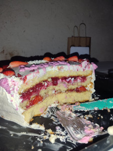 Photo de galerie - Layer cake fraise framboise, crème mascarpone.