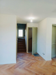 Photo de galerie - Rénovation des murs, comblement des fissures dans le plafond, peinture des murs et des portes