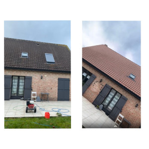 Photo de galerie - Décapage de toitures : Élimination des mousses et saletés pour prolonger la durée de vie de la toiture. résultat propre et durable.