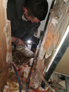 Photo de galerie - Réparation fuite derrière cuisine aménagée, création d’un accès par arrière ( combles perdus), réparation sans dépose d’éléments de cuisine