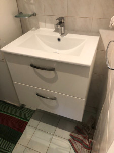 Photo de galerie - Pose d'un meuble et vasque