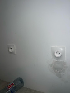 Photo de galerie - Installation prise, déplacement de prise + rebouché  