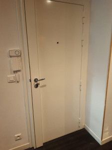 Photo de galerie - Renforcement de sécurité avec un bloc-porte blindé à la suite d’un cambriolage