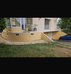 Photo de galerie - Nous avons réalisé la remise en état complète de cette descente de garage et du muret afin de garantir solidité, propreté et durabilité.