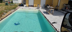 Photo réalisation - Entretien piscine - Rs.tp - Montjoire : Piscine en cours de réalisation plus terrasse sur plots 