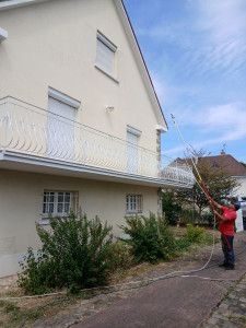 Photo de galerie - Bonjour je propose mes services Pour le traitement des pignons les façades des toitures toutes surfaces