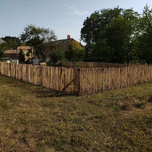 Photo de galerie - Pause de clôture bois ( ganivelle )