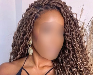 Photo de galerie - Faux Lois en crochets brandis