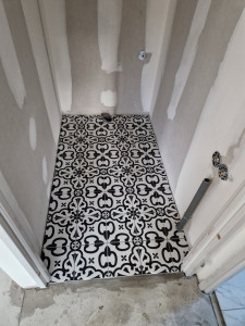 Photo de galerie - Pose de carreaux de ciment 
