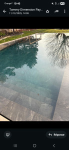 Photo de galerie - Pose des margelles et des carreaux dans la piscine 