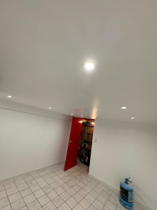 Photo de galerie - Pose de plinthes et peinture 