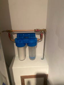 Photo de galerie - Installation filtre anti calcaire 