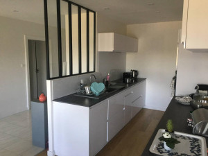 Photo de galerie - Pose d’une cuisine Ikéa accompagné d’une Verrière.