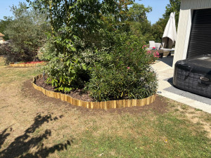 Photo de galerie - Pose de bordure pour massif 