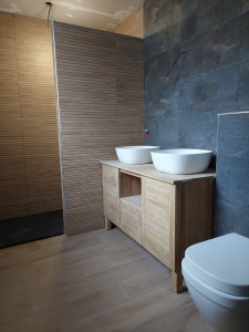Photo de galerie - Rénovation complète salle de bain. Plomberie/ douche à l italienne/WC suspendu/ carrelage sol et mural 